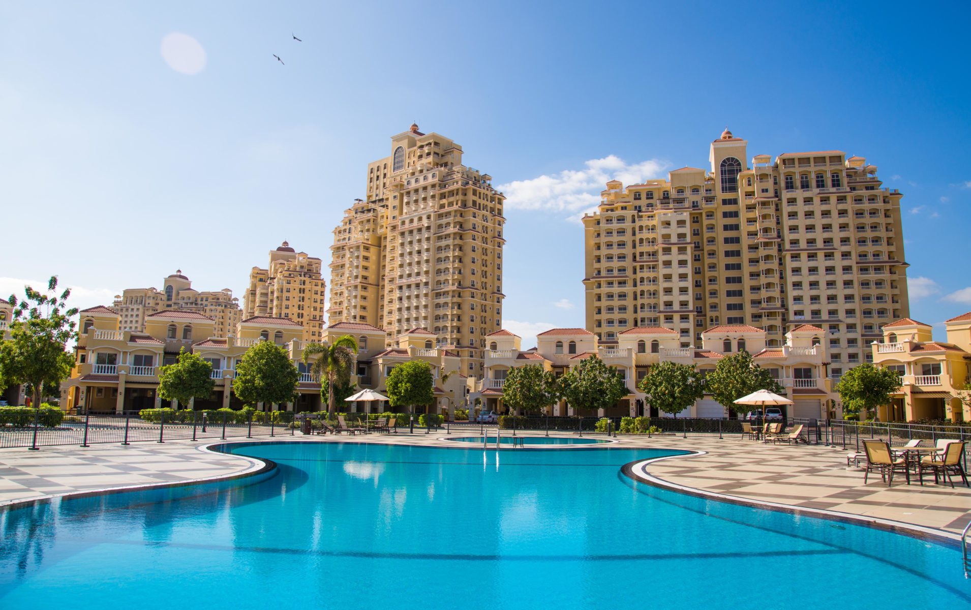 LIVE IN THE IDYLLIC SETTING OF AL HAMRA IN RAS AL KHAIMAH WITH ATTRACTIVE RENTALS