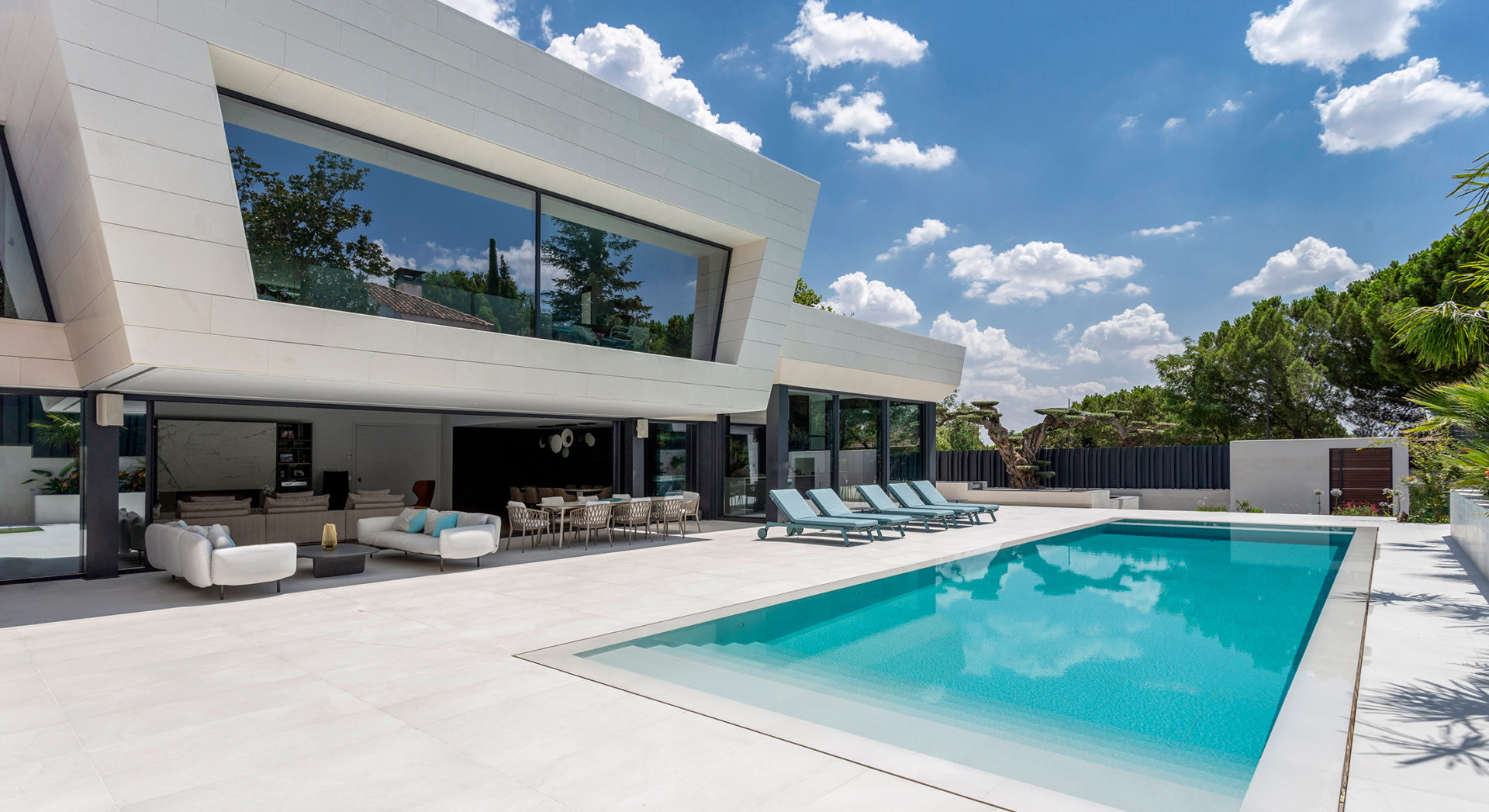 LUXURIA LIFESTYLE LAUNCHING EXCITING NEW DIGITAL MAGAZINE FOR THE CANARY ISLANDS