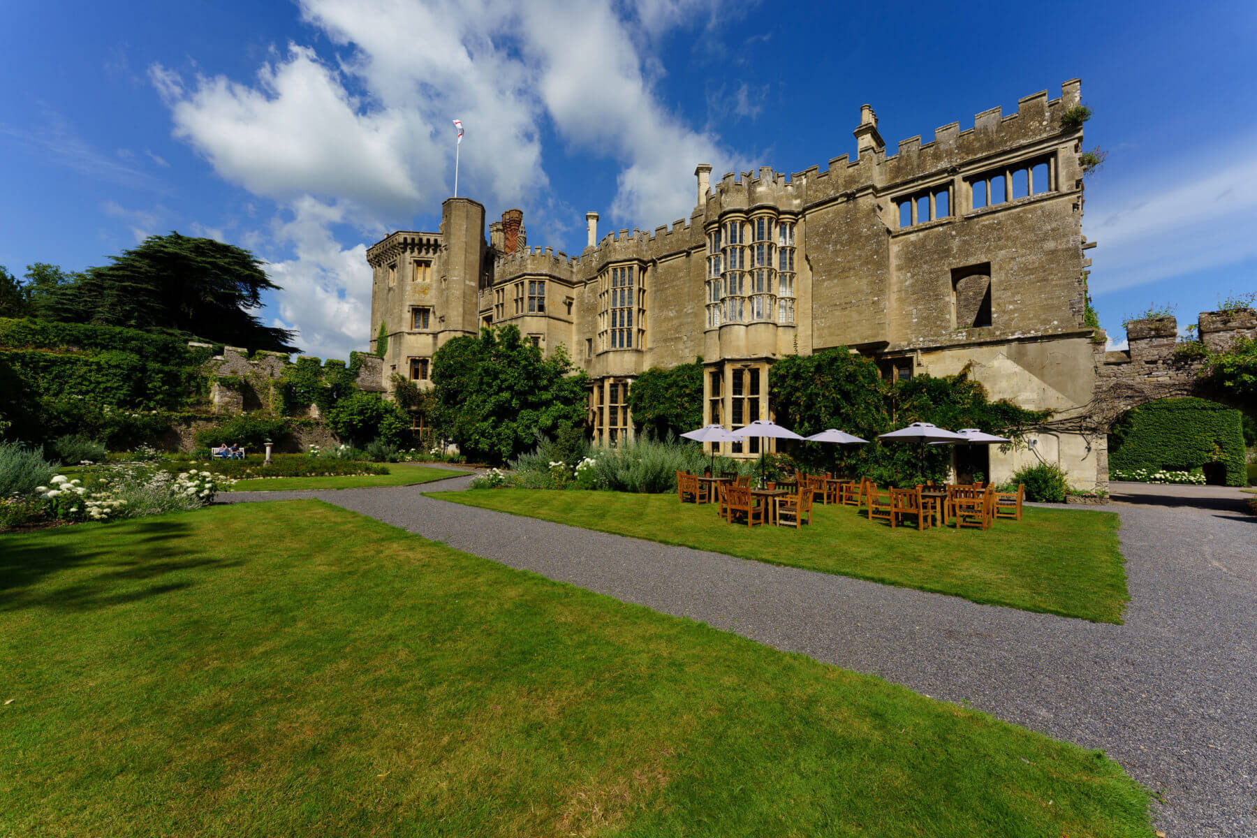 THORNBURY CASTLE IN THE UK WINS 2022/23 LUXURIA LIFESTYLE INTERNATIONAL 5 STAR LUXURY REVIEW AWARD