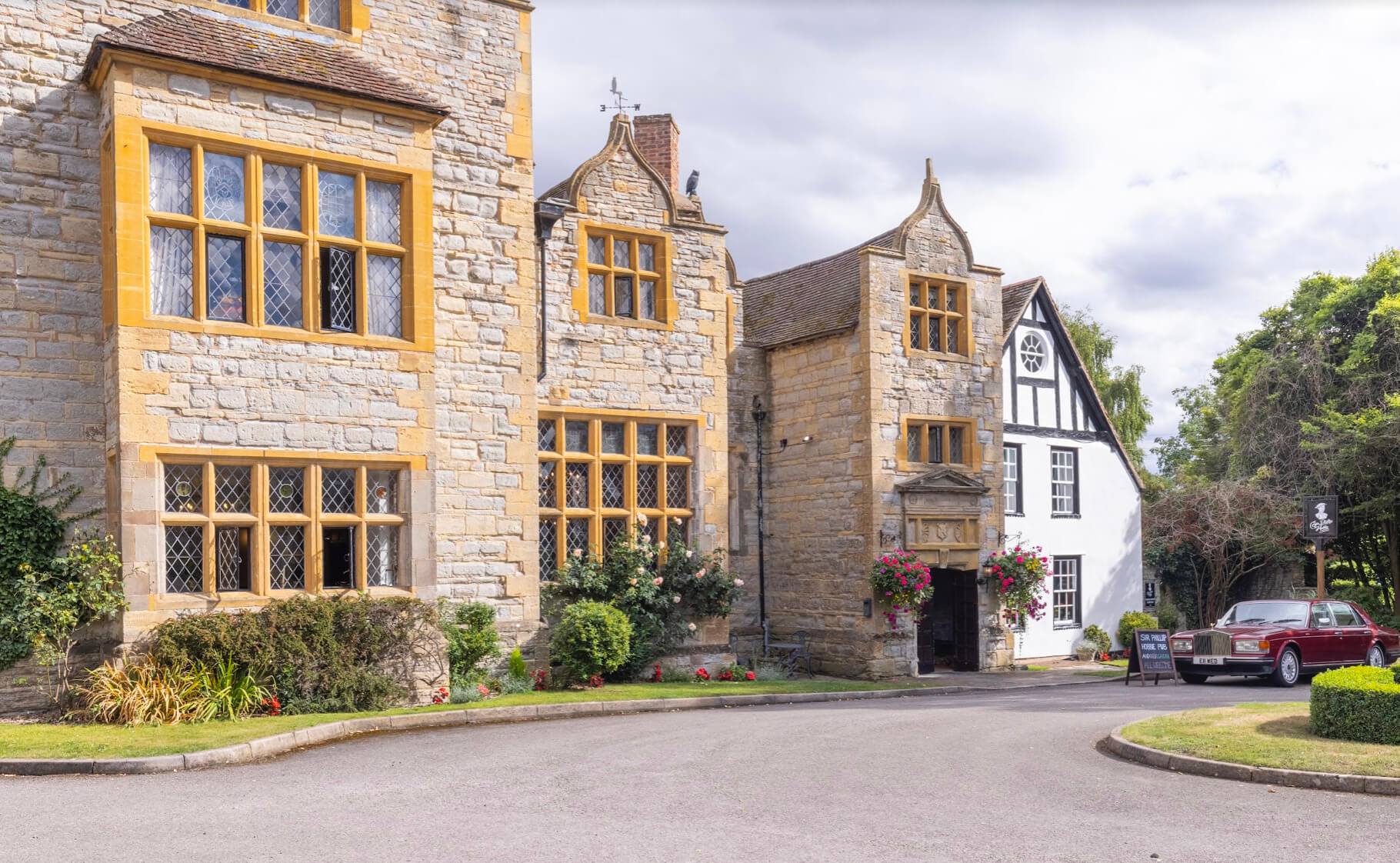 Karma Salford Hall, Vale of Evesham steeped in Tudor charm