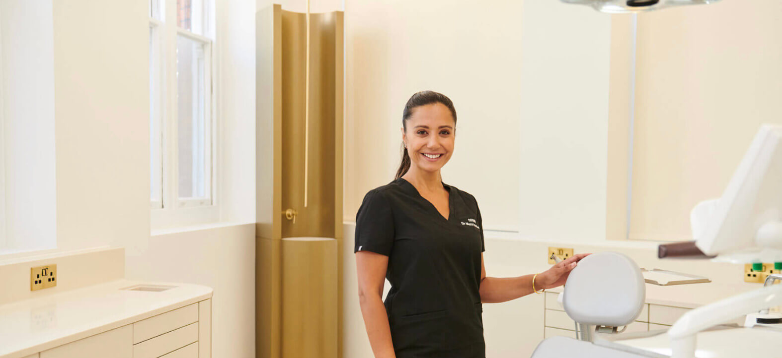 DR MANRINA RHODE WINS A LUXURIA LIFESTYLE 5-STAR LUXURY REVIEW AWARD