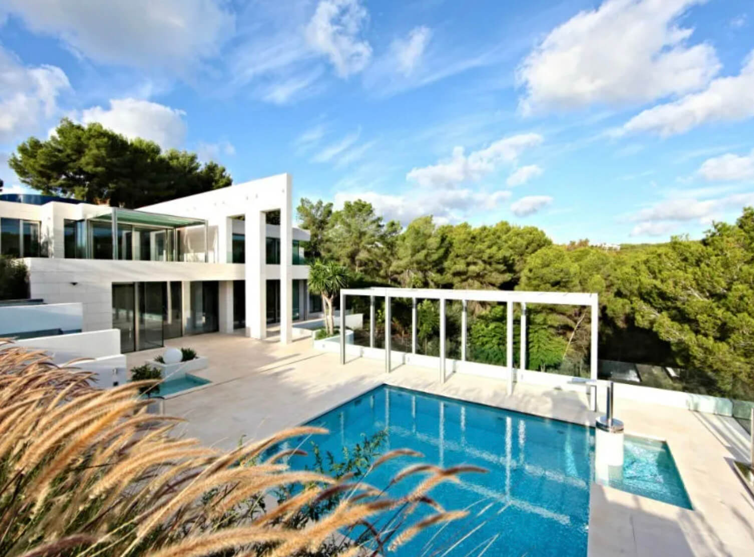 LUXURIA LIFESTYLE INTERNATIONAL WELCOMES CHRISTIES REAL ESTATE