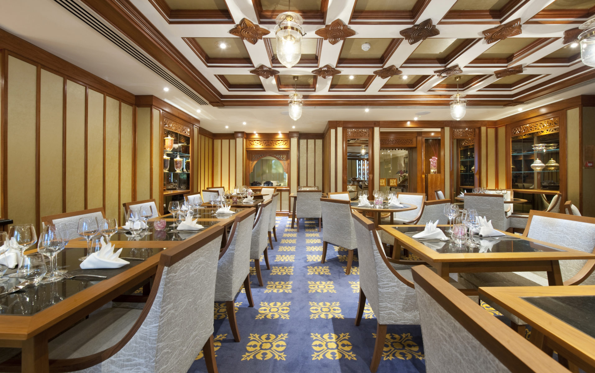 Luxuria Lifestyle's Danielle Tobin reviews the extremley authentic Nipa Restaurant in London
