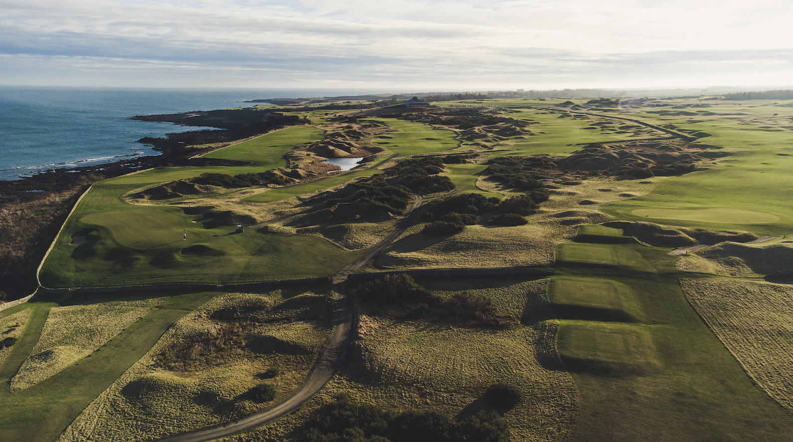 Luxuria Lifestyle's Sports Editor reviews the world famous Fairmont St Andrews Golf Resort in Scotland