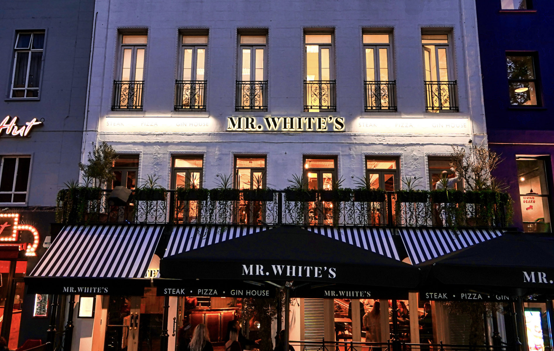 Luxuria Lifestyle's Global Editor reviews Mr White's Steak, Pizza and Gin House in London