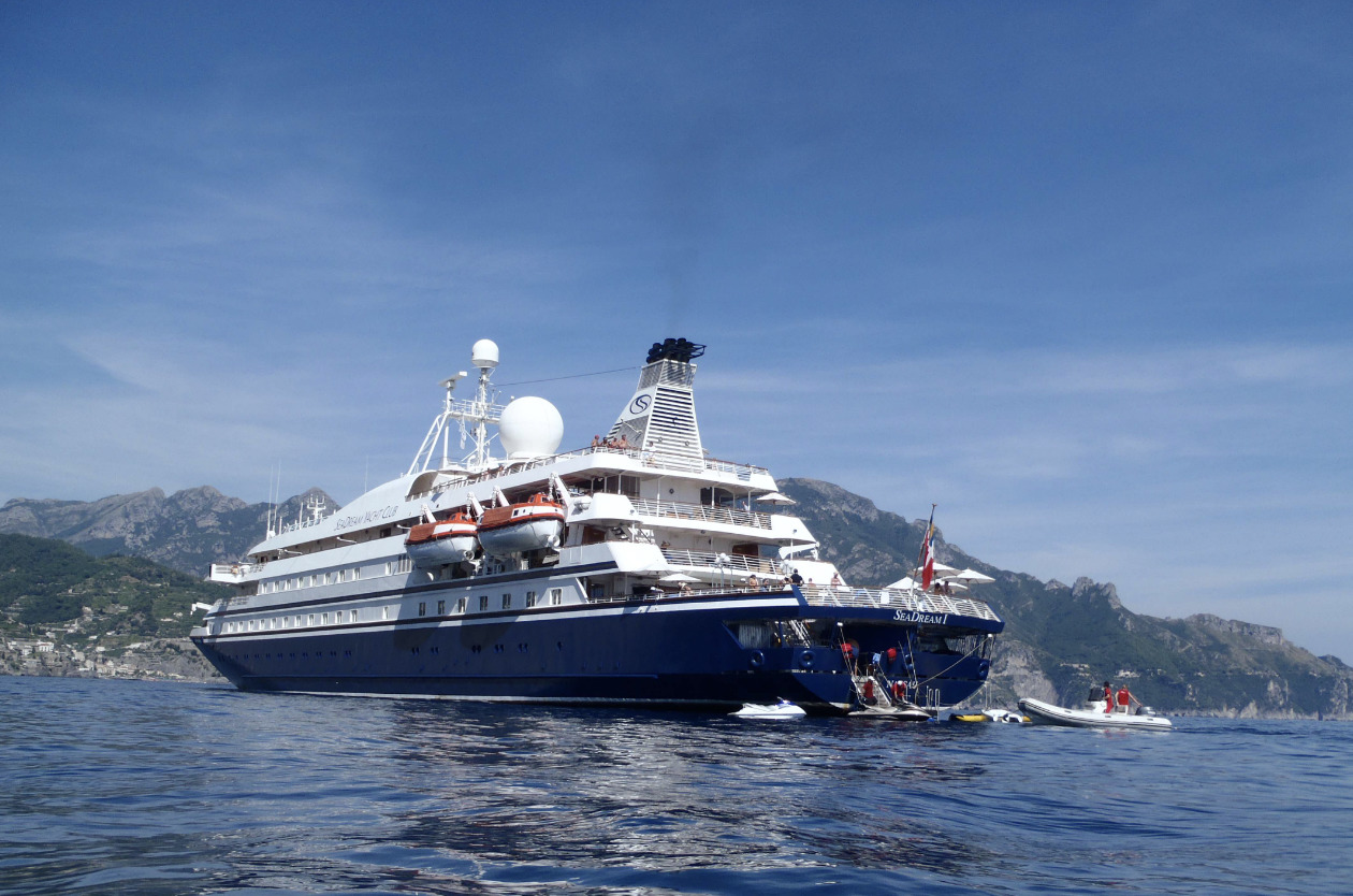 LUXURIA LIFESTYLE'S INTERNATIONAL EDITOR DEBBIE STONE REVIEWS SEADREAM YACHT CLUB