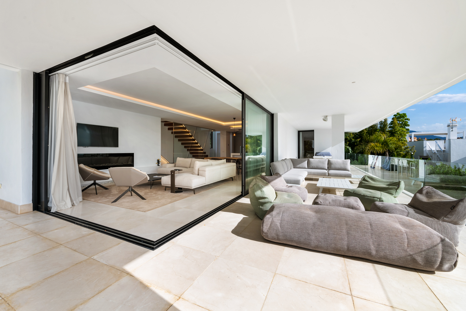 LUXURIA LIFESTYLE WELCOMES THANDA PRIVATE ISLAND