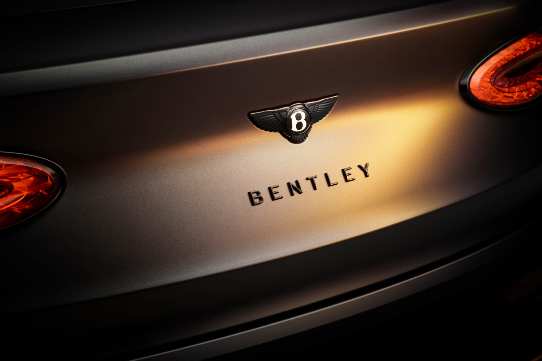 LUXURIA LIFESTYLE INTERNATIONAL MAGAZINE WELCOMES BENTLEY MOTOR CARS