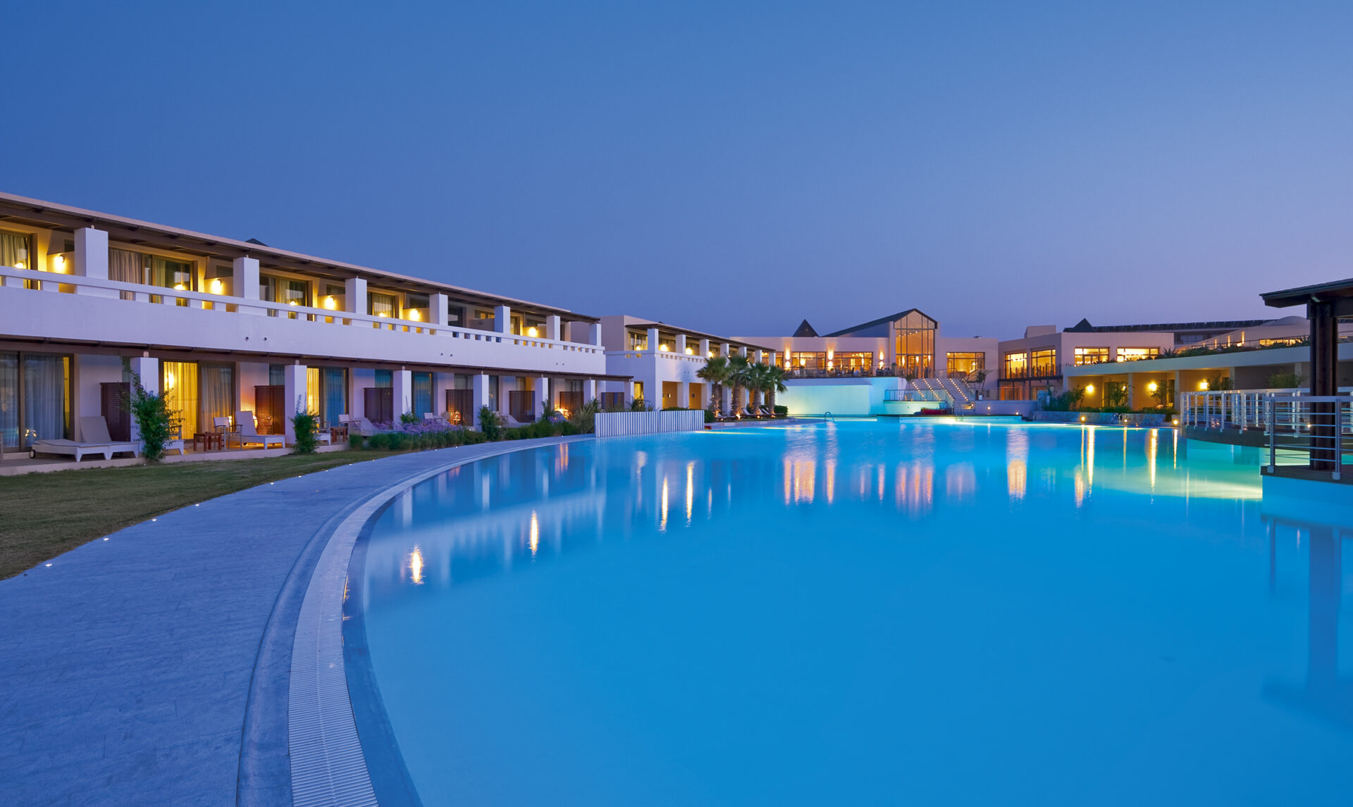 LUXURIA LIFESTYLE MAGAZINE REVIEWS GIANNOULIS CAVO SPADA CRETE LUXURY SPOTS RESORT