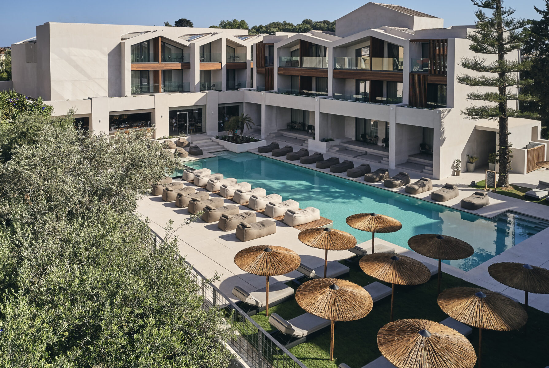 LUXURIA LIFESTYLE INTERNATIONAL MAGAZINE WELCOMES THE CONTESSINA COLLECTION IN ZAKYNTHOS