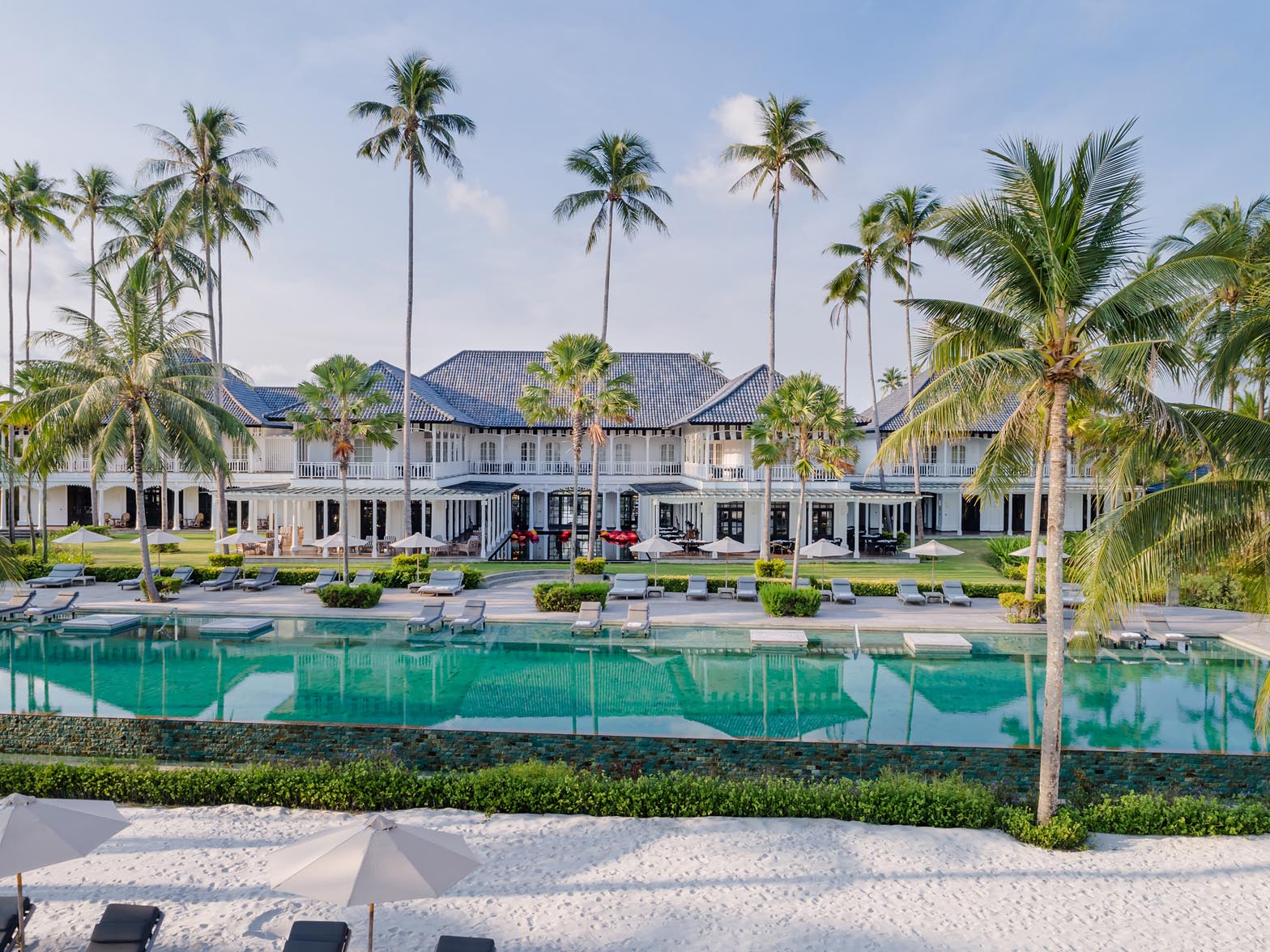 LUXURIA LIFESTYLE INTERNATIONAL MAGAZINE REVIEWS THE SANCHAYA RESORT IN INDONESIA 