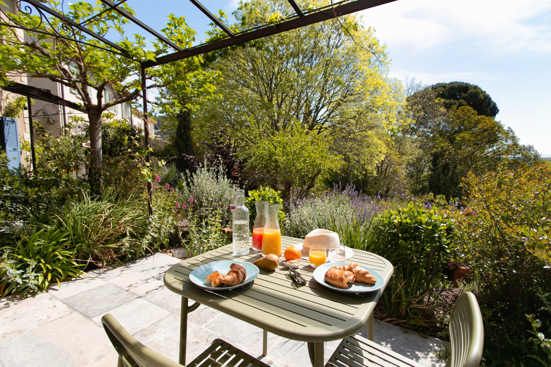 Provence: Lou Calen: Where Provence Reveals Its Soul