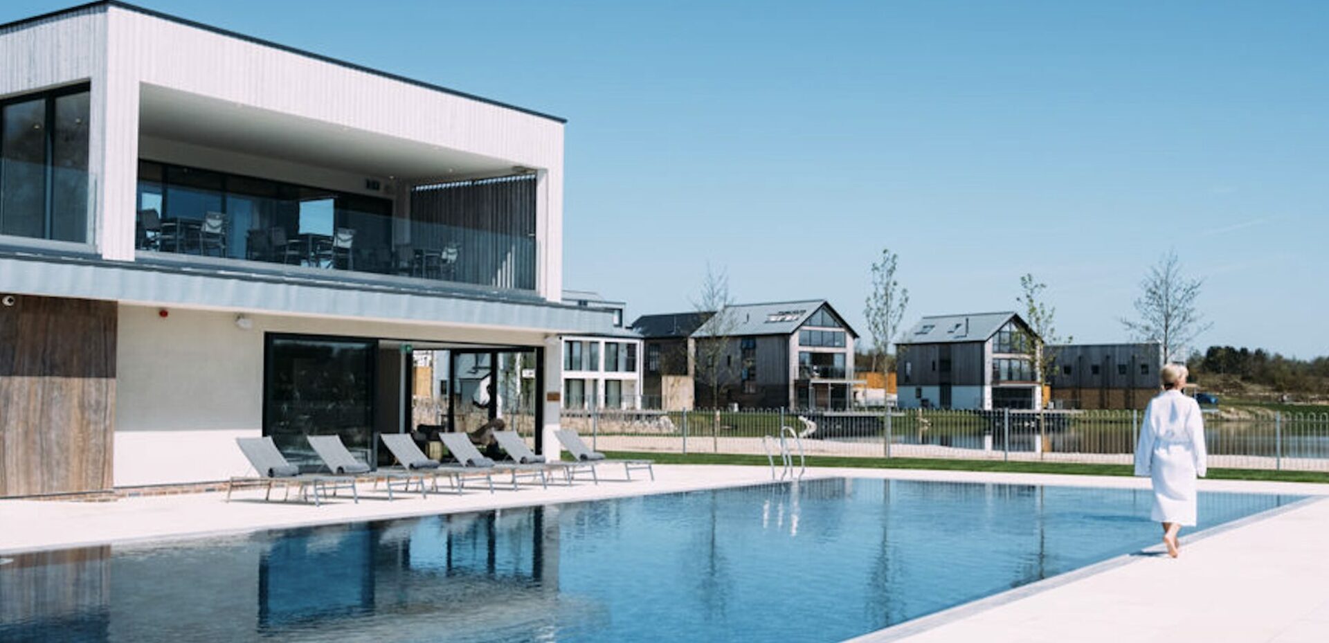 LUXURIA LIFESTYLE INTERNATIONAL REVIEWS SILVERLAKE DORSET, UK 