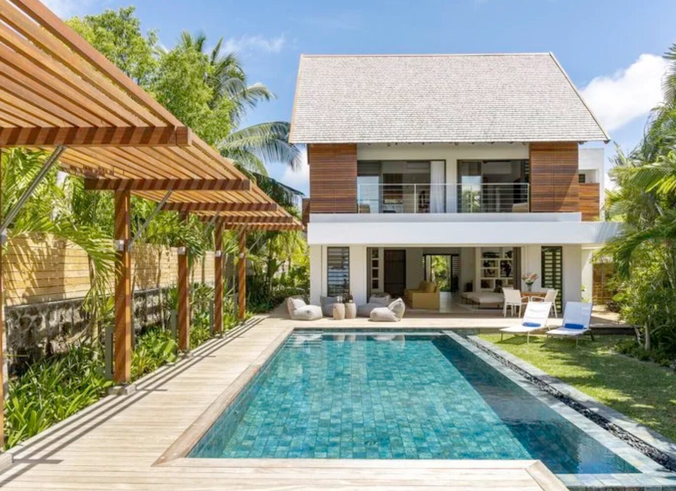 LUXURIA LIFESTYLE MAGAZINE WELCOMES VILLAS DE MAITRE - LUXURY VILLA RENTAL IN THE SEYCHELLES AND MAURITIUS