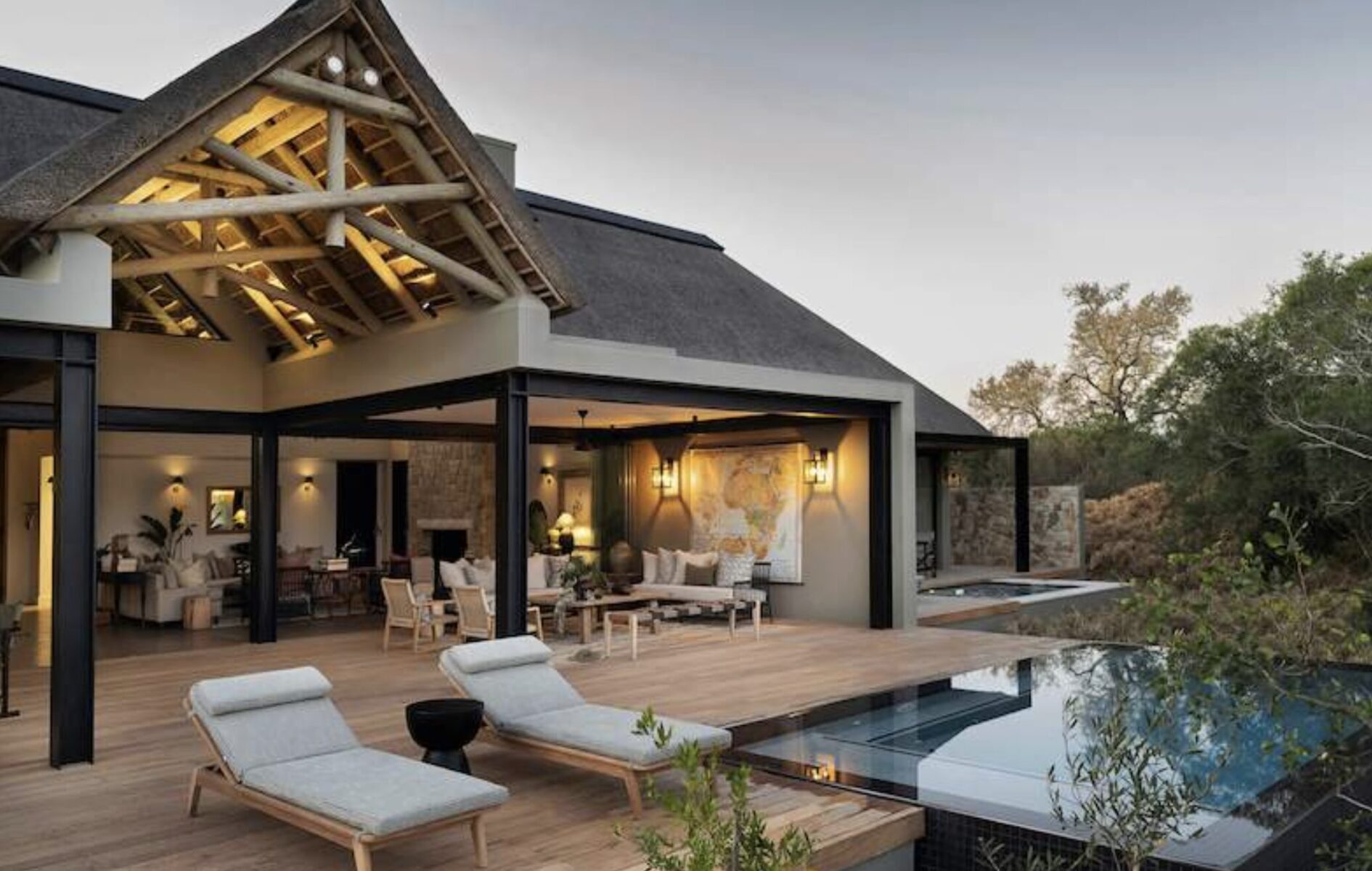 LUXURIA LIFESTYLE MAGAZINE VISITS AND REVIEWS MONWANA GAME LODGE FROM SOUTH AFRICA 