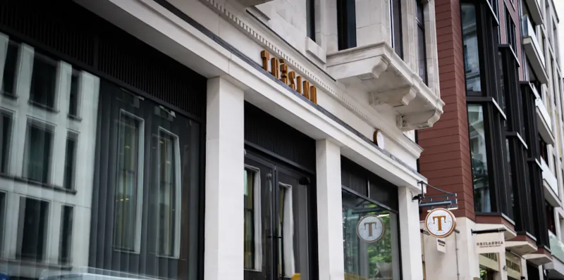 Trèsind Mayfair restaurant exterior with gold signage above black doors and large windows